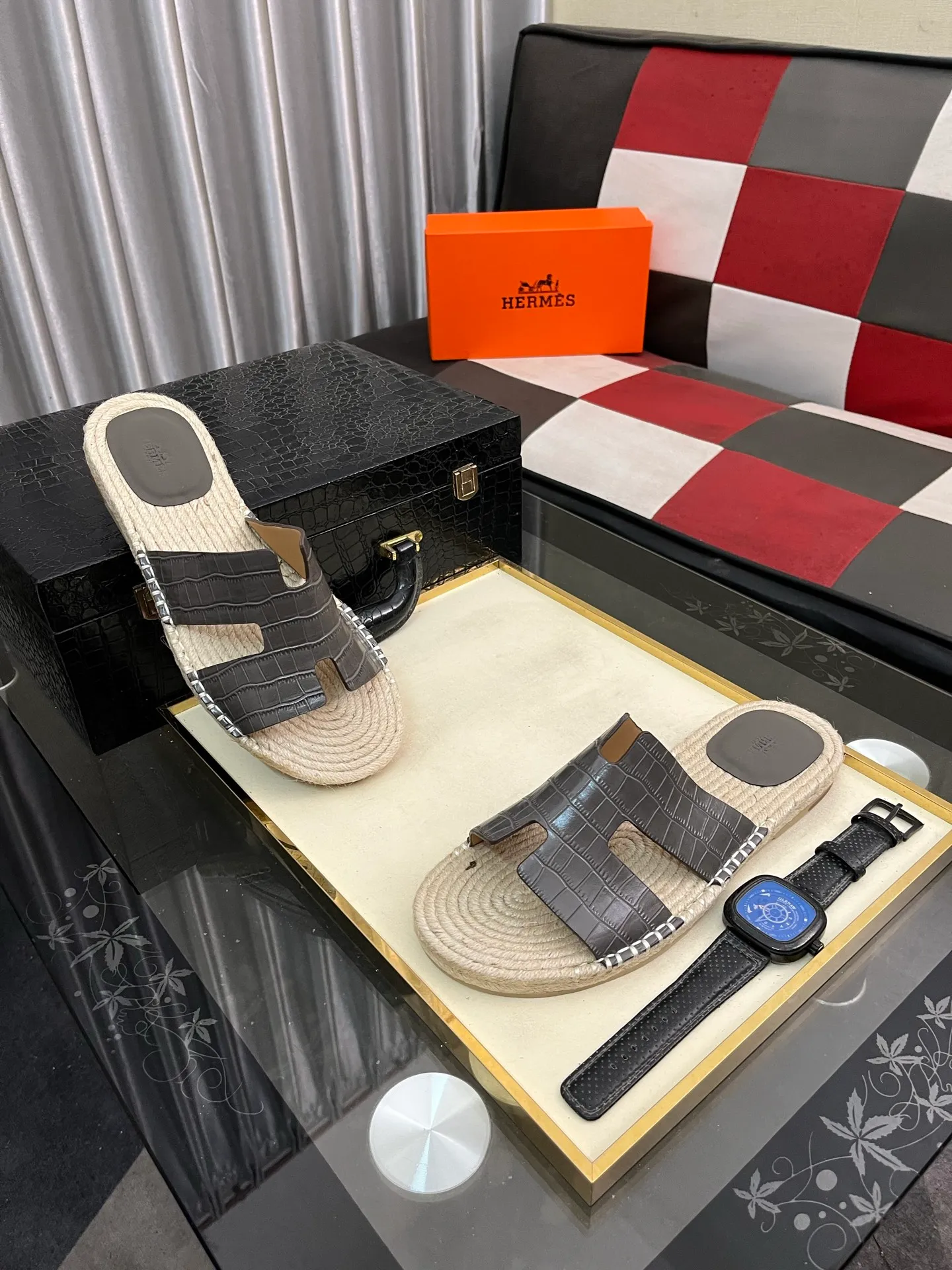 Men's shoes 💰340⌚️⌚️《HERMES》Hermes 💁♂️Men's casual slippers, compare the quality at the counter🧚🏿♂️ The upper layer has a stone pattern with clear texture, showing high-end, high-end, comfortable to wear and versatile. Purely hand-pulled, raw rubber breathable outsole, breathable and comfortable lambskin lining, 100% comfortable density, original rubber outsole wear-resistant code number 38-44. Can be customized 45-46-47
